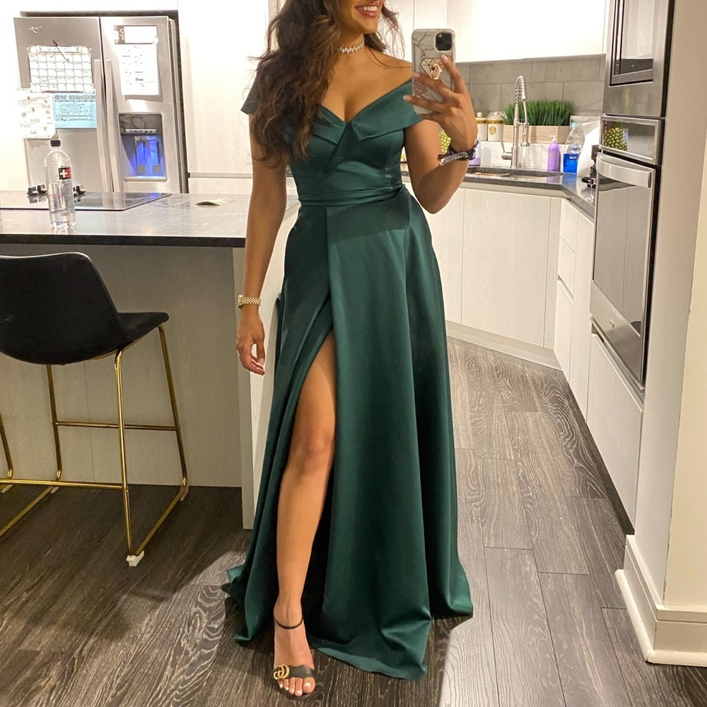 Elegant Green Off-Shoulder Evening Gown